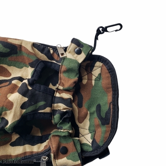 Camoflauge pet front carrier with adjustable straps size medium - Picture 4 of 6